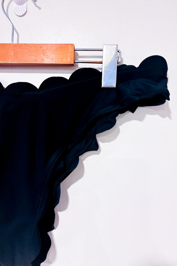 Bas de maillot de bain noir festonné Lara seconde main - Cupshe- La Penderie du Paradis