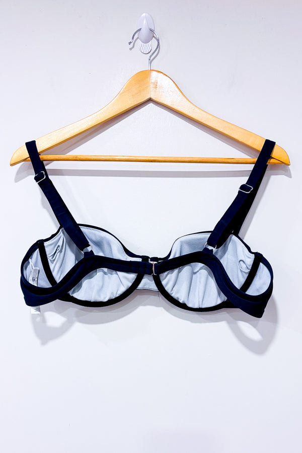 Haut de maillot de bain balconnet marine seconde main - Cupshe- La Penderie du Paradis
