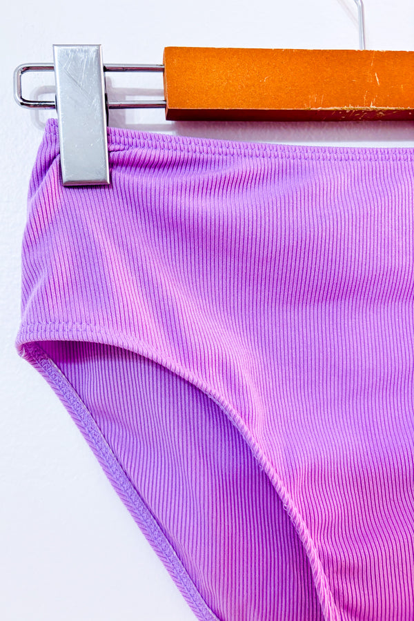 Bas de maillot de bain lilas côtelé à fleurs brodées* seconde main - Retro Stage- La Penderie du Paradis