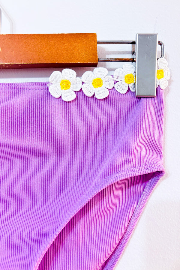 Bas de maillot de bain lilas côtelé à fleurs brodées* seconde main - Retro Stage- La Penderie du Paradis