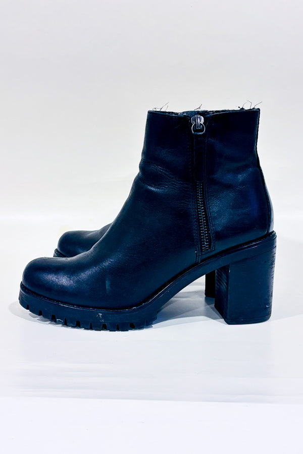 Bottes noires en cuir Amaliaa à talon* seconde main - Steve Madden- La Penderie du Paradis