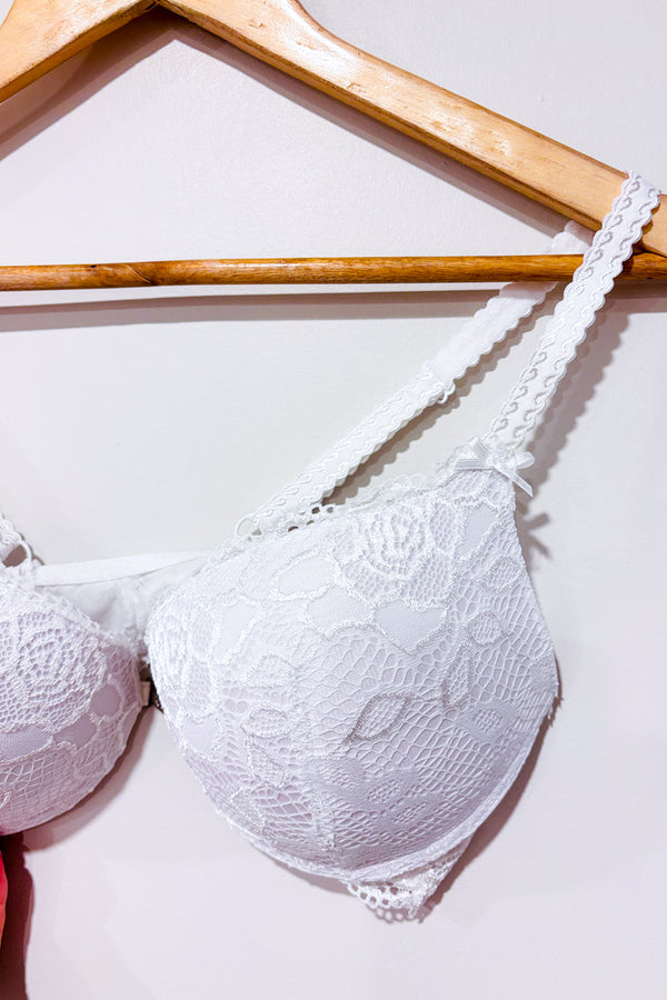 Soutien-gorge blanc en dentelle extra pigeonnant (36C)-La Vie en Rose-La Penderie du Paradis 🕊