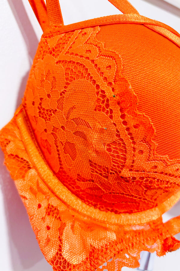 Soutien-gorge orange avec dentelle pigeonnant seconde main - OrangeAngGee- La Penderie du Paradis