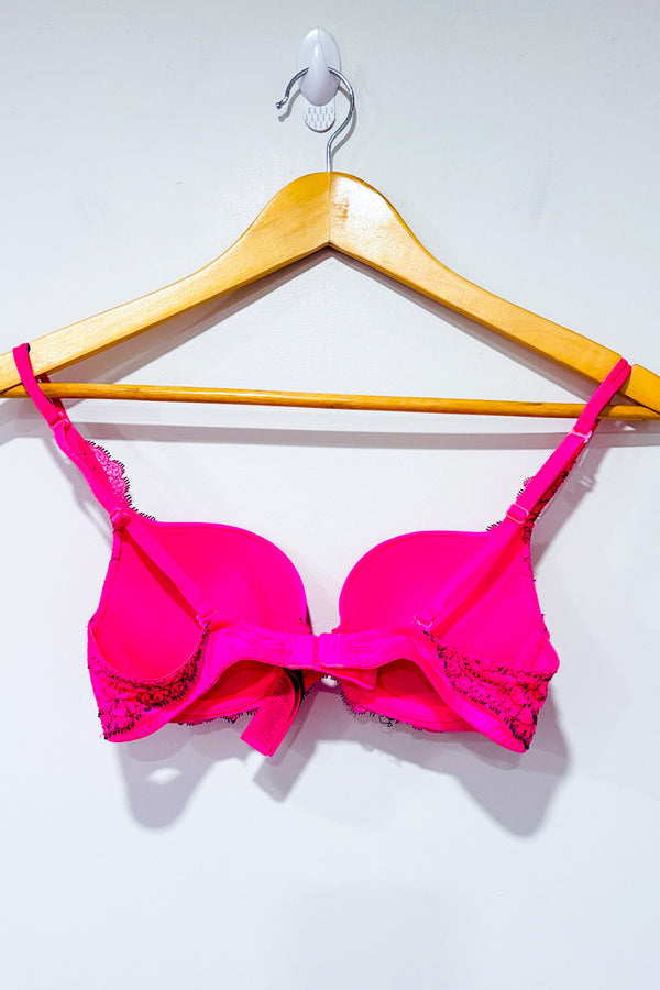 Soutien-gorge rose néon pigeonnant avec dentelle noire seconde main - La Senza- La Penderie du Paradis
