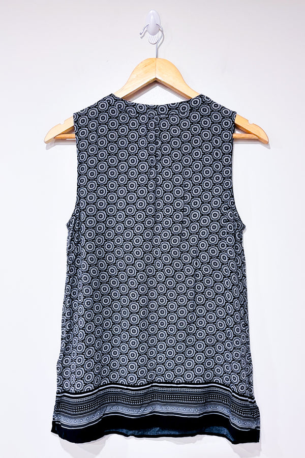 Camisole noire fleurie (s)-Max Cocos-La Penderie du Paradis 🕊