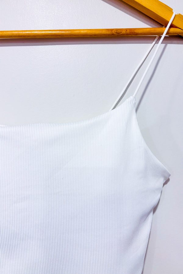 Camisole courte blanche côtelée rembourrée seconde main - SHEIN- La Penderie du Paradis