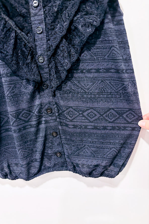 Camisole noire et grise avec dentelle seconde main - Ardene- La Penderie du Paradis