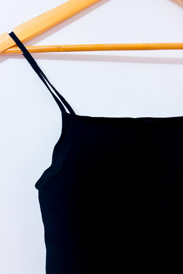 Camisole noire essentielle seconde main - Signature Easywear- La Penderie du Paradis