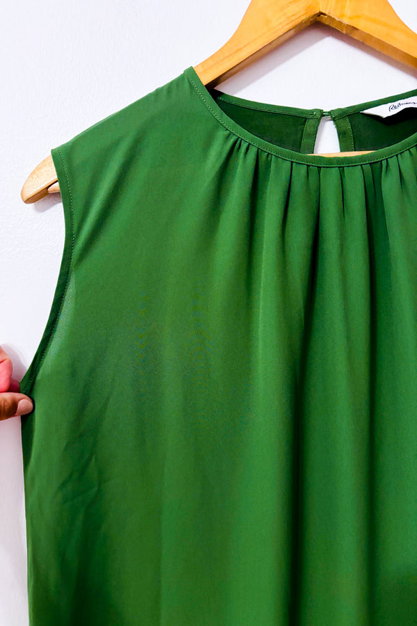 Camisole fluide verte à encolure plissée seconde main - Reitmans- La Penderie du Paradis