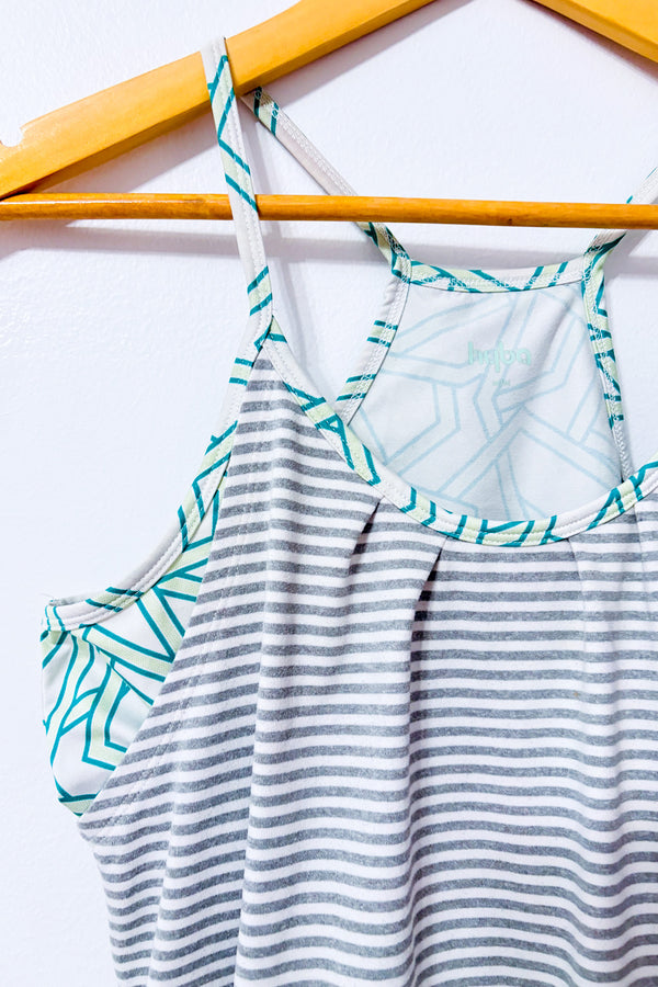 Camisole sport grise et verte rayée avec soutien intégré seconde main - Reitmans- La Penderie du Paradis
