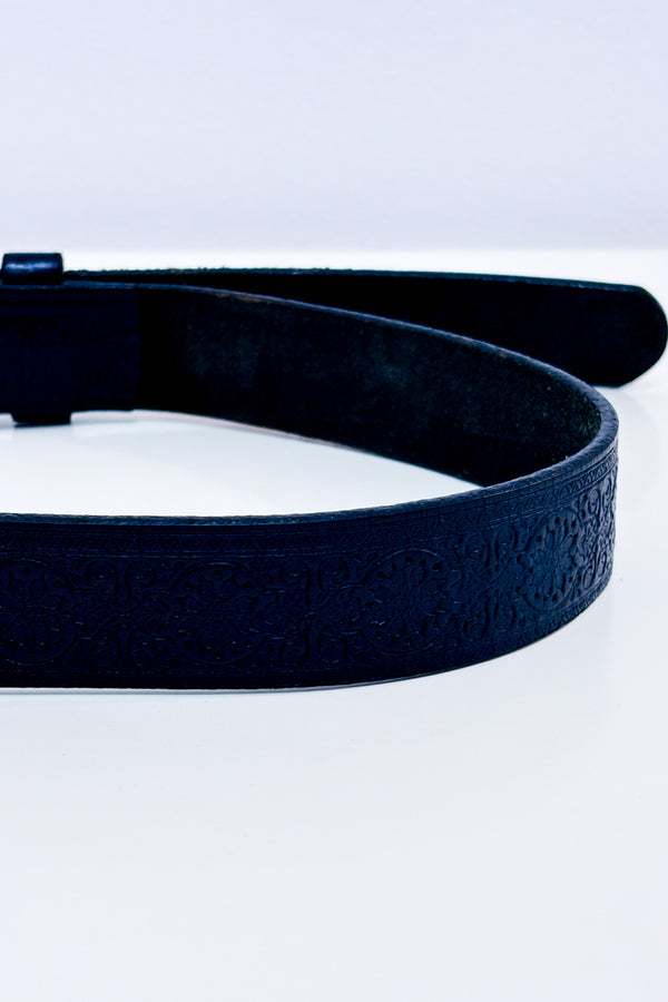 Ceinture noire fleurie texturée en cuir véritable seconde main - Grenier- La Penderie du Paradis