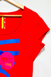 T-shirt rouge ''NYC with LOLË'' (m) -- La Penderie du Paradis ?