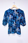 Blouse marine avec manches bouffantes et motif tropical (s)