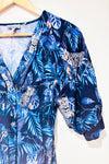 Blouse marine avec manches bouffantes et motif tropical (s)