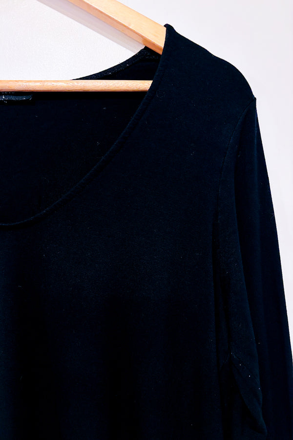 Chandail noir (l)-Studio-La Penderie du Paradis 🕊