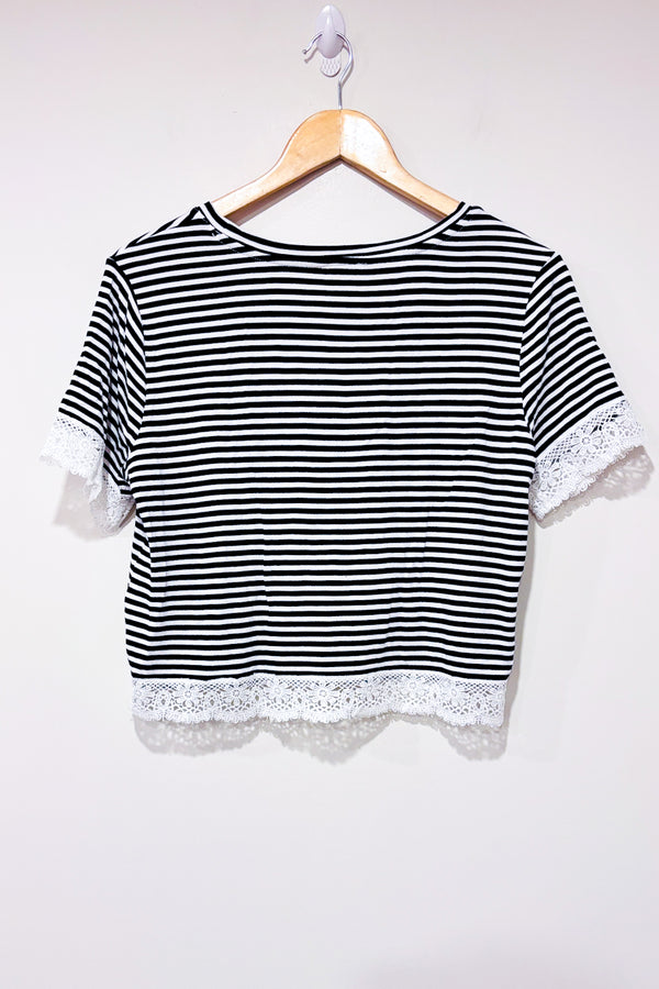 T-shirt court blanc et noir rayé (s)-Ardene-La Penderie du Paradis 🕊