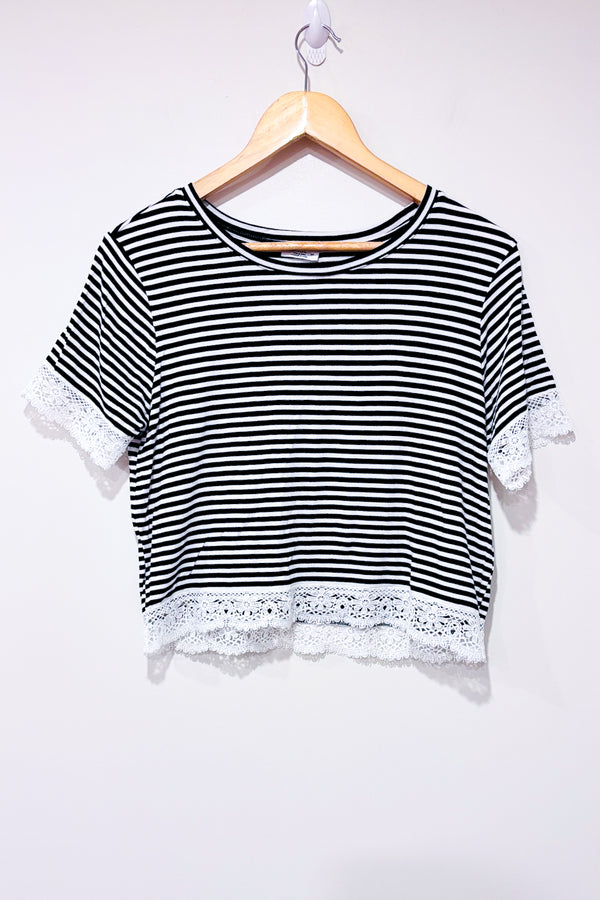 T-shirt court blanc et noir rayé (s)-Ardene-La Penderie du Paradis 🕊