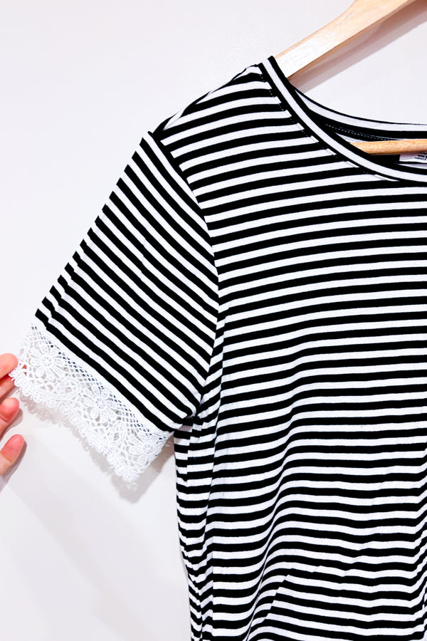 T-shirt court blanc et noir rayé (s)-Ardene-La Penderie du Paradis 🕊
