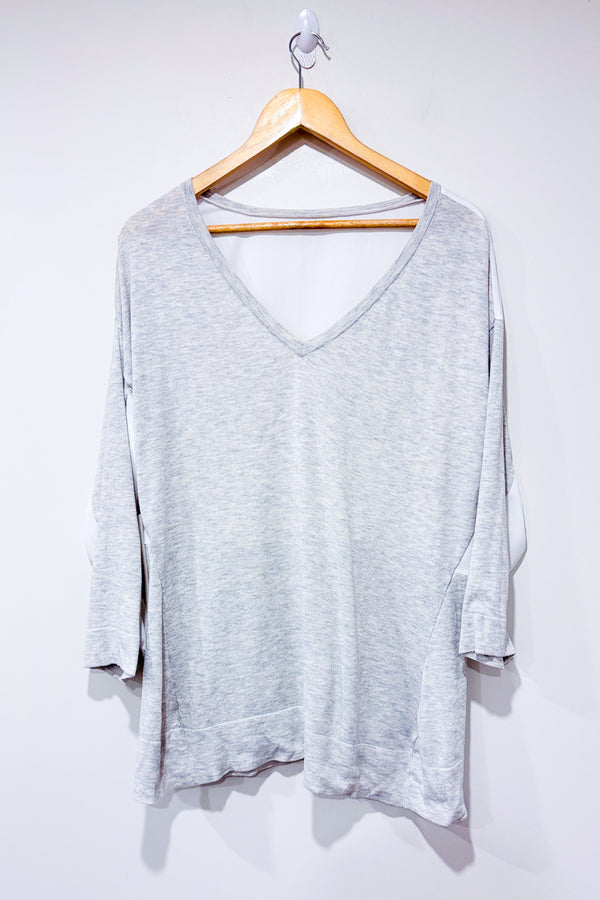 Chandail gris et blanc (l/xl)-Autres-La Penderie du Paradis 🕊