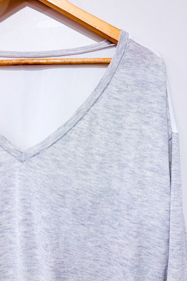 Chandail gris et blanc (l/xl)-Autres-La Penderie du Paradis 🕊