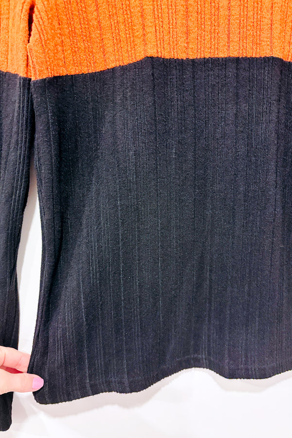 Chandail noir et orange (l)-Autres-La Penderie du Paradis 🕊