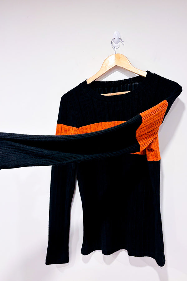Chandail noir et orange (l)-Autres-La Penderie du Paradis 🕊