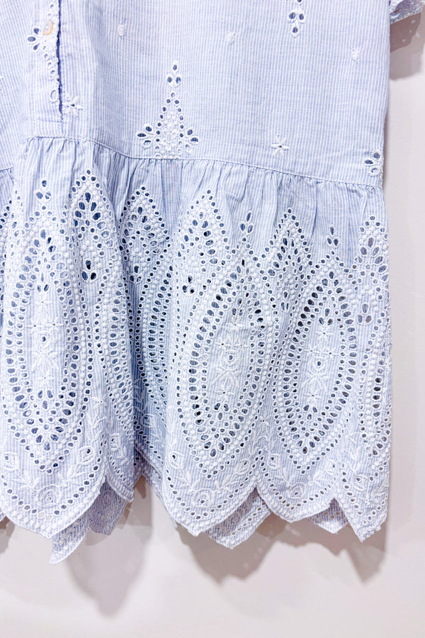 Haut Cerelia bleu pâle rayé avec dentelle aux manches (l)-Joie-La Penderie du Paradis 🕊