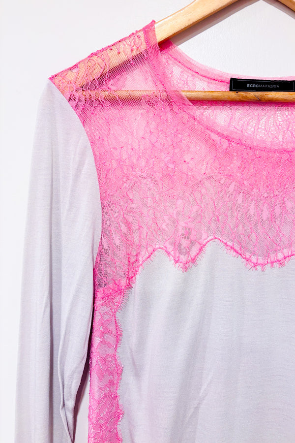 Chandail gris et rose avec dentelle (m)-BCBG Maxazria-La Penderie du Paradis 🕊