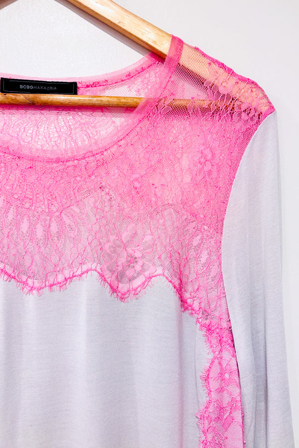 Chandail gris et rose avec dentelle (m)-BCBG Maxazria-La Penderie du Paradis 🕊