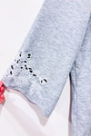 Chandail gris avec broderie aux manches (l)-Reitmans-La Penderie du Paradis 🕊