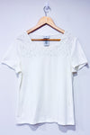 T-shirt blanc avec dentelle et paillettes (m)-Jaclyn Smith-La Penderie du Paradis 🕊