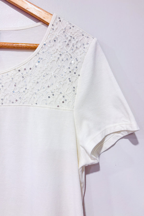 T-shirt blanc avec dentelle et paillettes (m)-Jaclyn Smith-La Penderie du Paradis 🕊