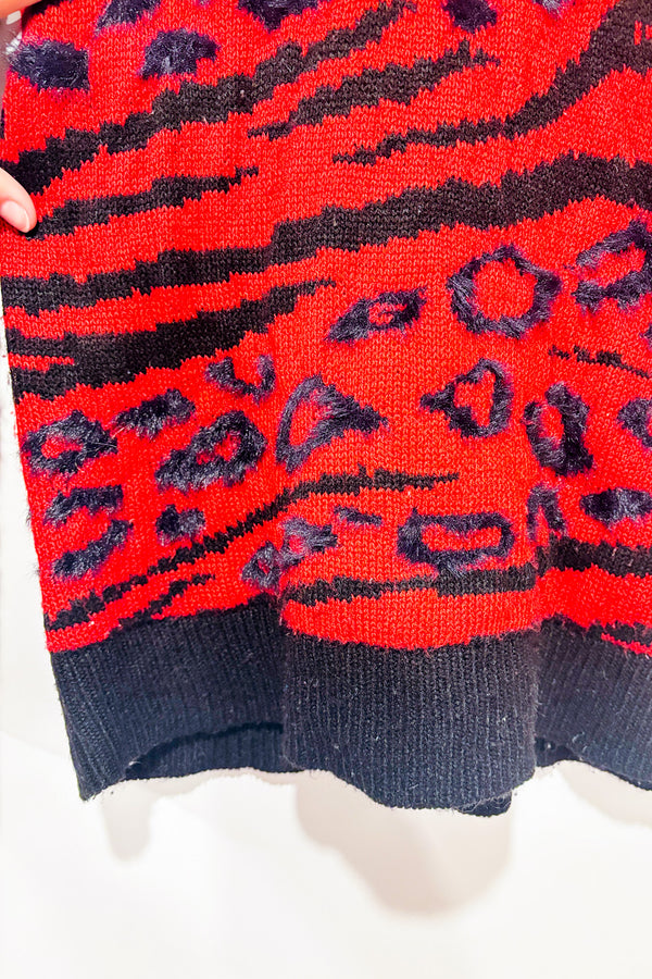 Chandail rouge et noir en tricot avec fausse fourrure (l)-Reitmans-La Penderie du Paradis 🕊