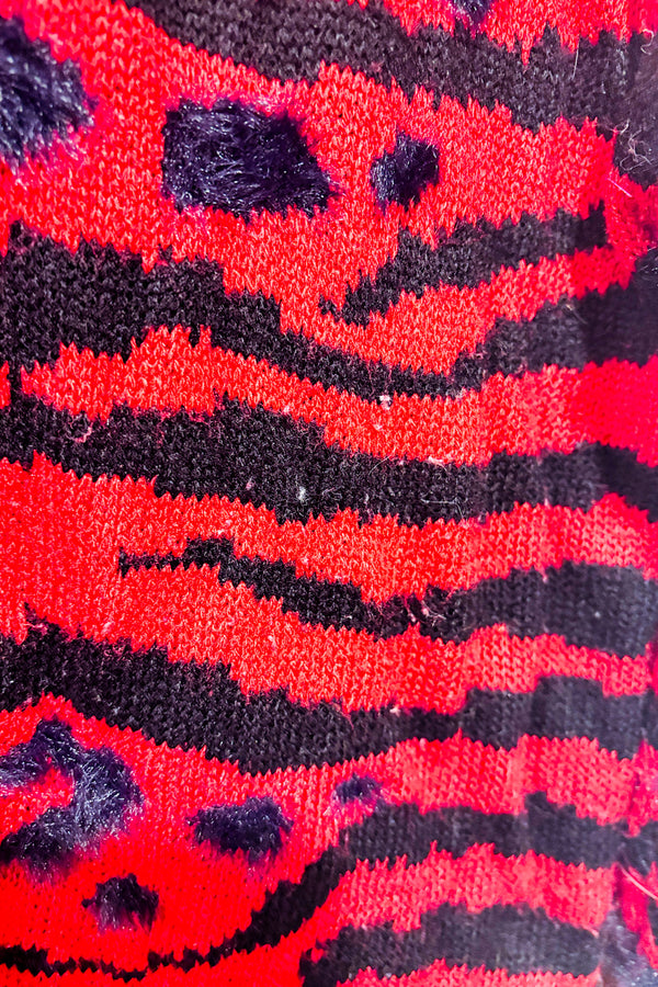 Chandail rouge et noir en tricot avec fausse fourrure (l)-Reitmans-La Penderie du Paradis 🕊