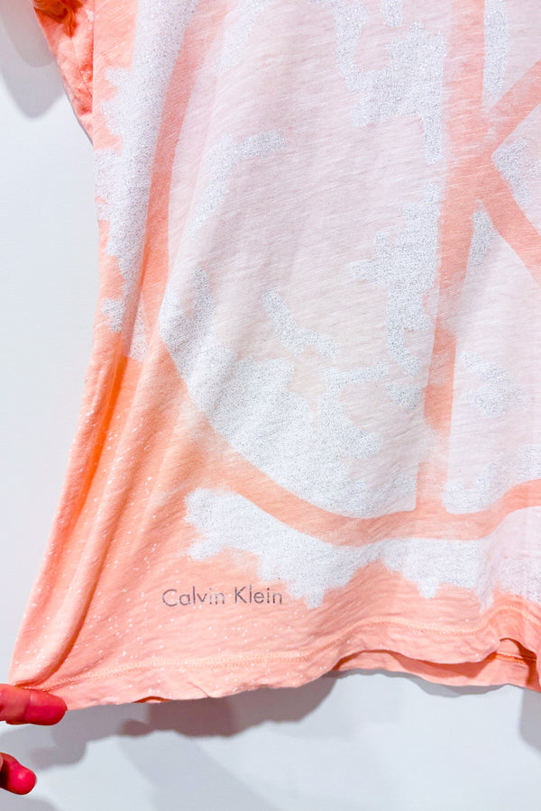 T-shirt rose pâle avec paillettes et logo (m)-Calvin Klein-La Penderie du Paradis 🕊