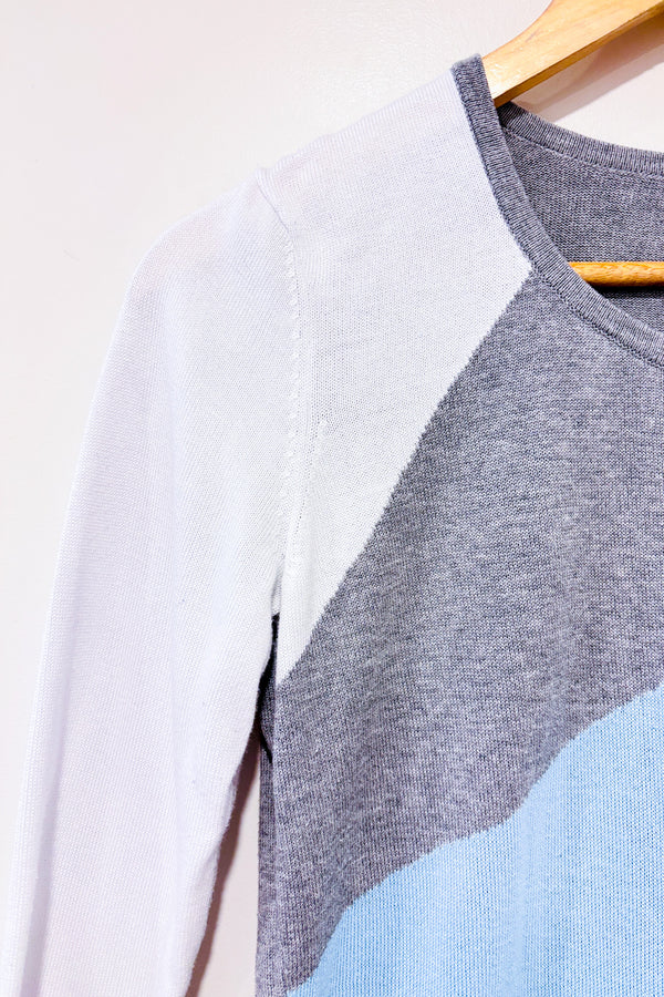 Chandail blanc gris et bleu (m)-Inspired Style-La Penderie du Paradis 🕊