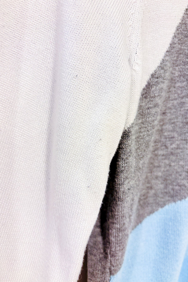 Chandail blanc gris et bleu (m)-Inspired Style-La Penderie du Paradis 🕊