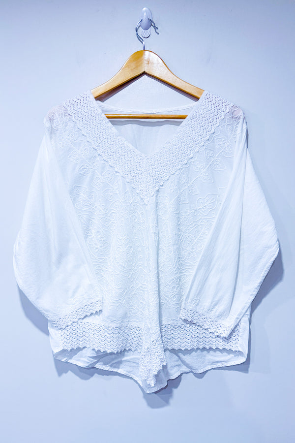 Haut blanc avec broderie fleurie (l)-Autres-La Penderie du Paradis 🕊