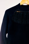 Chandail noir en tricot avec dentelle fleurie (s) seconde main - RW&CO.- La Penderie du Paradis