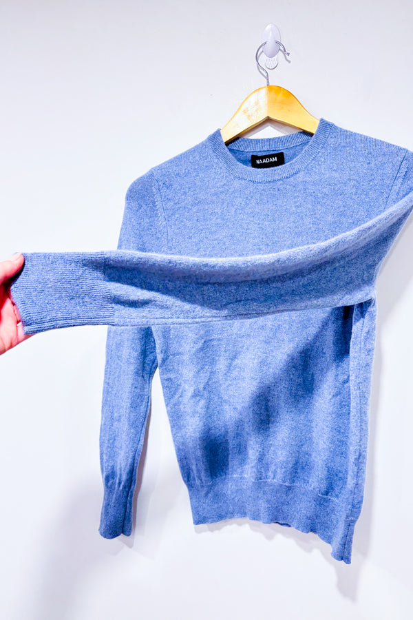 Chandail en cachemire bleu poudre (s)* seconde main - NAADAM- La Penderie du Paradis