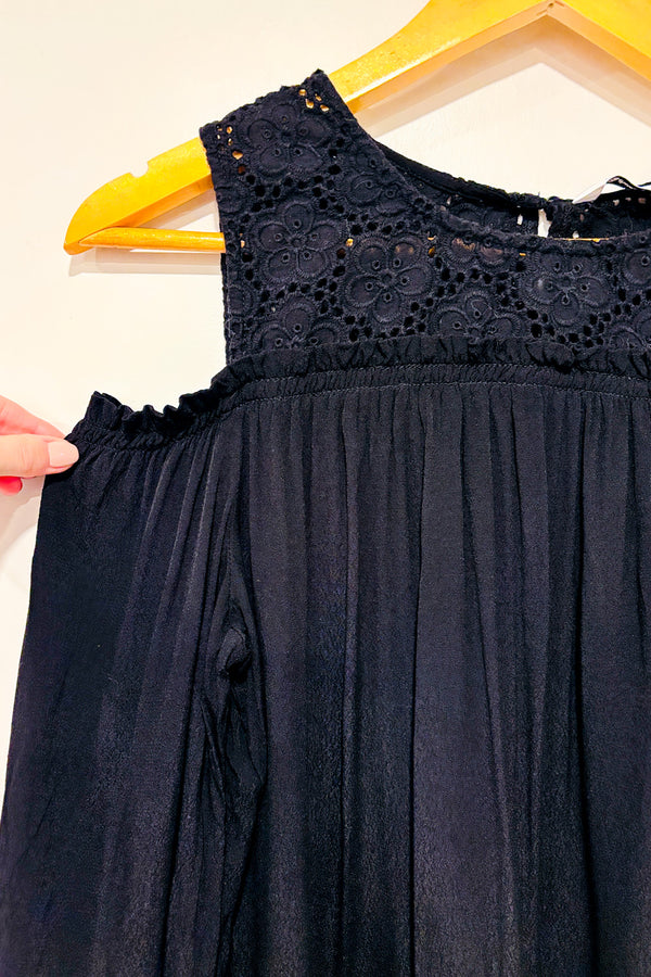 Haut noir épaules dénudées avec dentelle fleurie (l) seconde main - Reitmans- La Penderie du Paradis