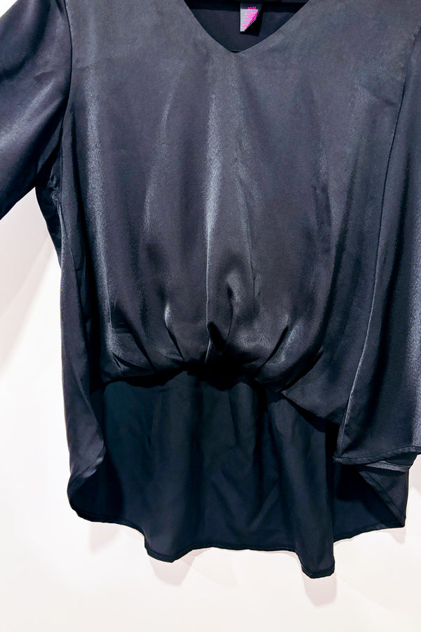 Haut asymétrique noir satiné* seconde main - Elena Wang- La Penderie du Paradis