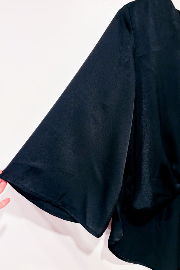 Haut asymétrique noir satiné* seconde main - Elena Wang- La Penderie du Paradis