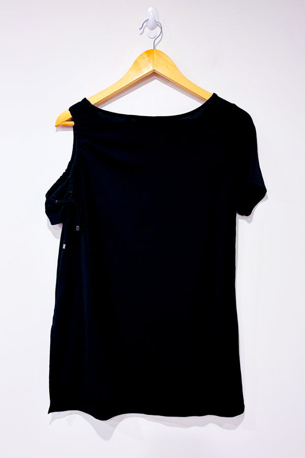 Tunique noire avec épaule dénudée seconde main - Reitmans- La Penderie du Paradis