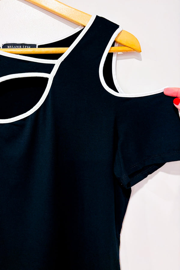 Haut noir aux épaules dénudées avec détails blancs seconde main - Melanie Lyne- La Penderie du Paradis