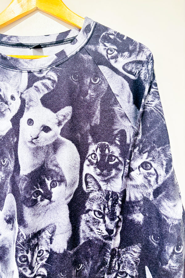 Chandail crewneck gris avec chats seconde main - SHEIN- La Penderie du Paradis