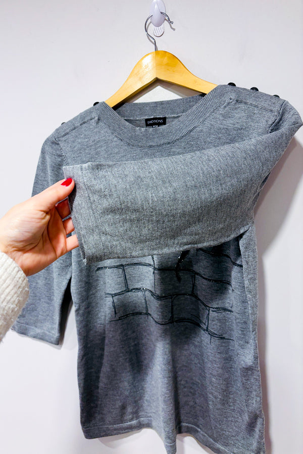 Chandail en tricot léger avec chats et pierres seconde main - Émotions- La Penderie du Paradis