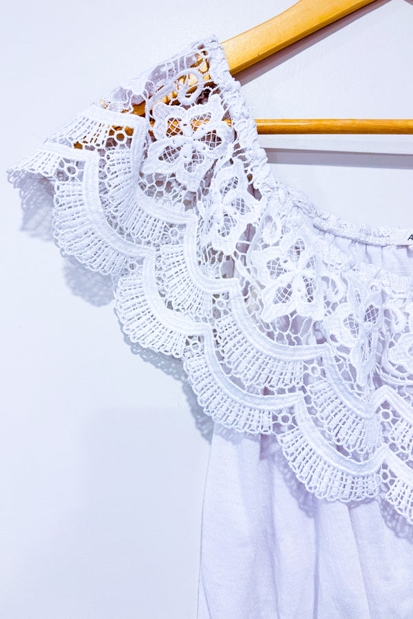 Haut blanc avec dentelle fleurie seconde main - Ardene- La Penderie du Paradis