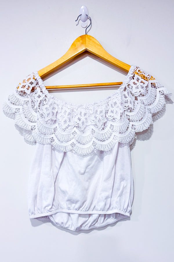 Haut blanc avec dentelle fleurie seconde main - Ardene- La Penderie du Paradis