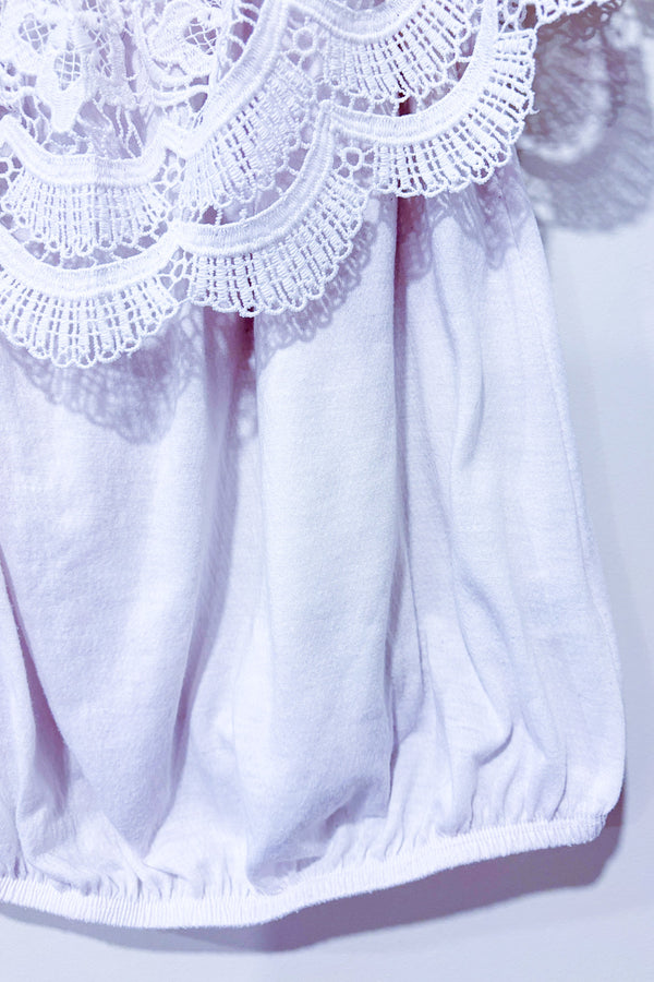 Haut blanc avec dentelle fleurie seconde main - Ardene- La Penderie du Paradis
